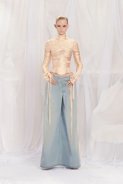 Look 18